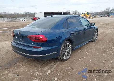 2018 Volkswagen Passat 2.0T R-Line/2.0T S z USA, uszkodzony, nr VIN 1VWAA7A31JC023061